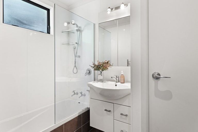 Photo of property in 21 Denholm Road, Hospital Hill, Napier, 4110