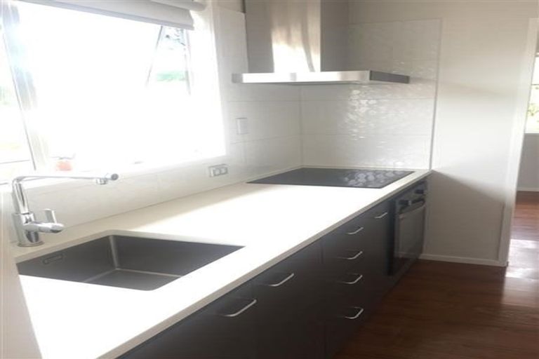 Photo of property in 2/26 Navigator Place, Papatoetoe, Auckland, 2025