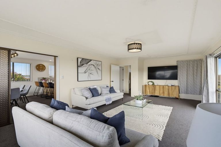 Photo of property in 2 Regency Crescent, Redwood, Christchurch, 8051