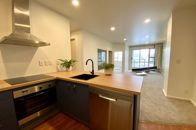 Photo of property in Stadium Garden Flats, 317/107 Thorndon Quay, Pipitea, Wellington, 6011