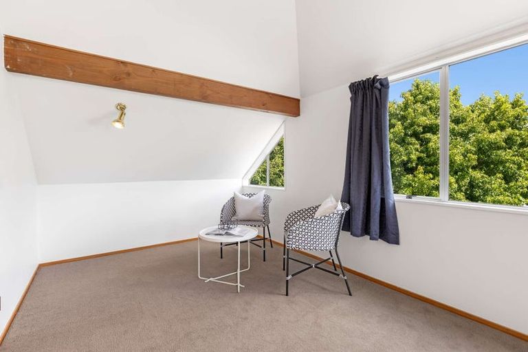 Photo of property in 11 Chelwood Street, Takaro, Palmerston North, 4412