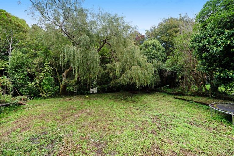 Photo of property in 10 Kereru Bend, Tawa, Wellington, 5028