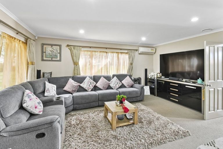 Photo of property in 29 Seresin Crescent, Flat Bush, Auckland, 2016