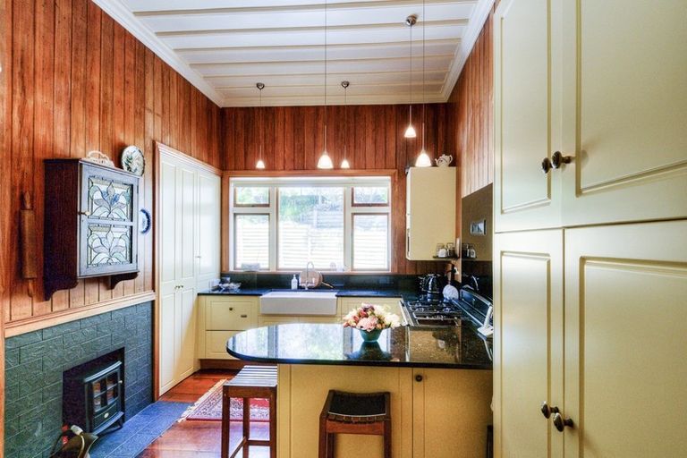 Photo of property in 15 Cameron Road, Bluff Hill, Napier, 4110