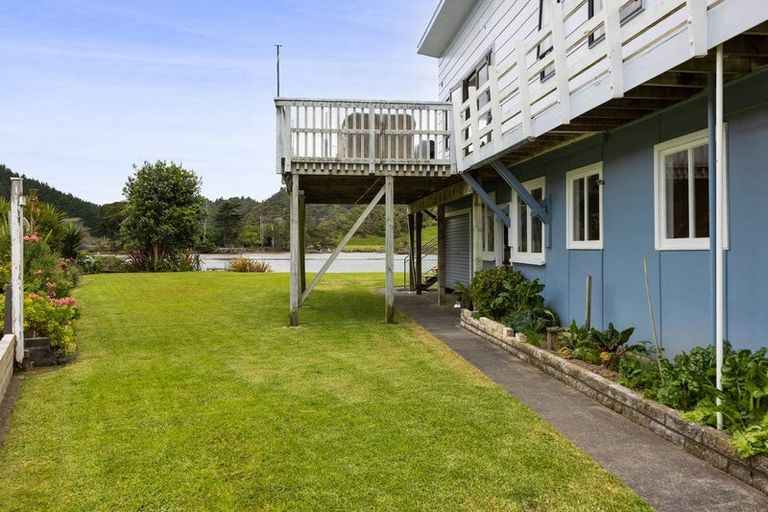 Photo of property in 21 Hills Road, Tongaporutu, Urenui, 4378