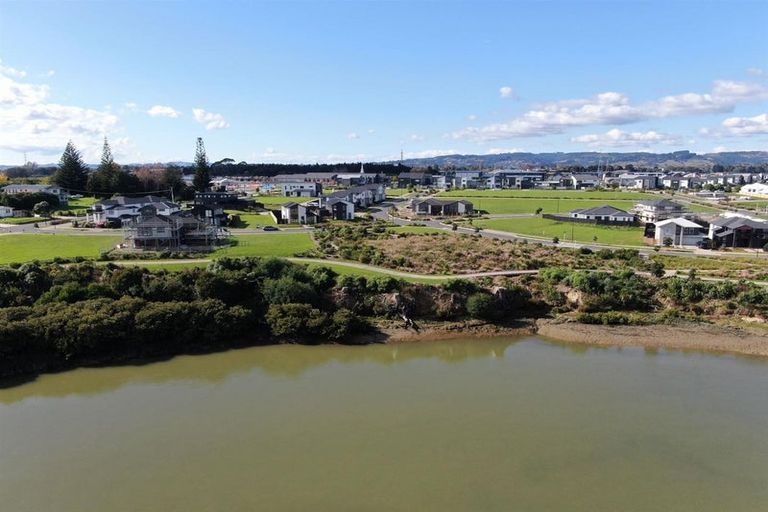 Photo of property in 240 Park Estate Road, Rosehill, Papakura, 2113