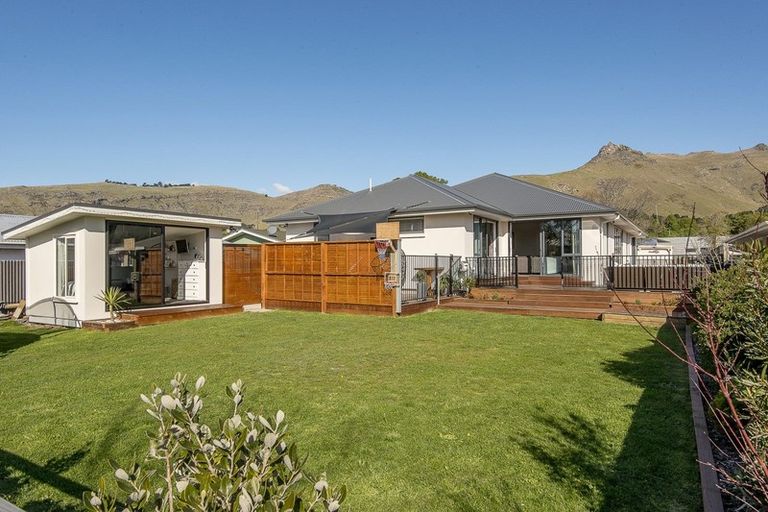 Photo of property in 8 Laing Crescent, Heathcote Valley, Christchurch, 8022