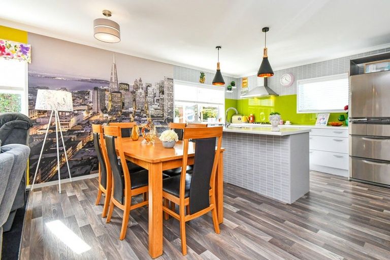 Photo of property in 90 Helenslee Road, Pokeno, 2402