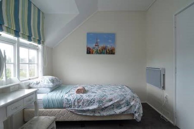 Photo of property in 1 Oakfield Street, Burnside, Christchurch, 8053