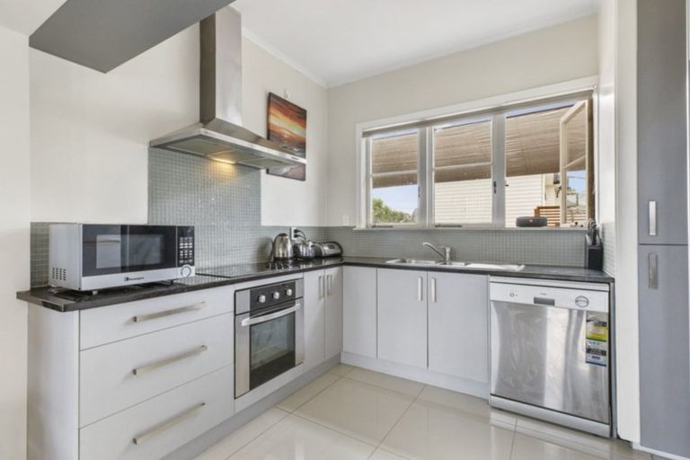 Photo of property in 102 Wallace Road, Papatoetoe, Auckland, 2025