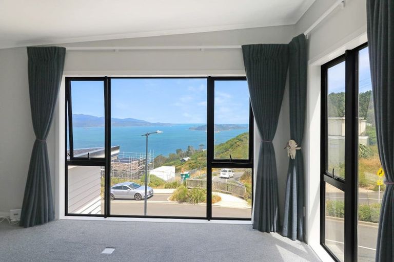 Photo of property in 46 Domett Street, Newlands, Wellington, 6037