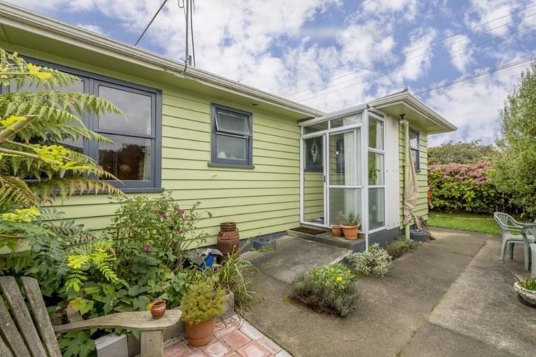 Photo of property in 1 Kings Drive, Levin, 5510