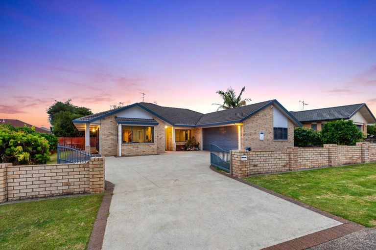 Photo of property in 28 Stableford Drive, Pyes Pa, Tauranga, 3112
