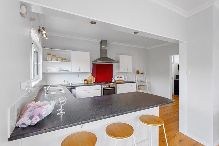 Photo of property in 9 Moana Road, Paraparaumu, 5032