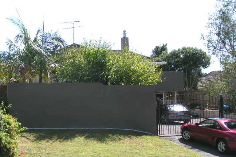 Photo of property in 52 Woodside Avenue, Northcote, Auckland, 0627
