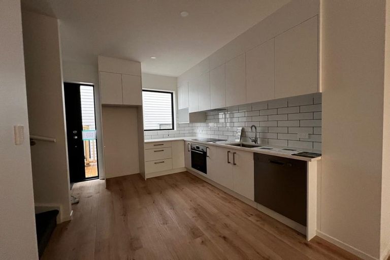 Photo of property in 5/22 Takapu Street, Henderson, Auckland, 0612