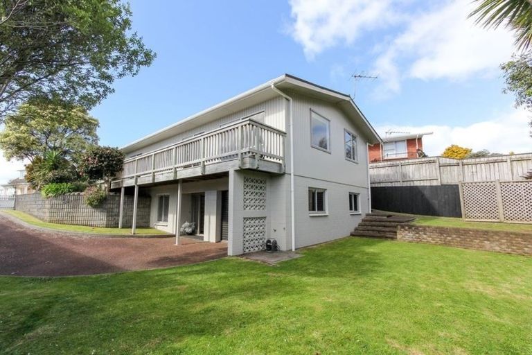 Photo of property in 12 Montana Place, Merrilands, New Plymouth, 4312