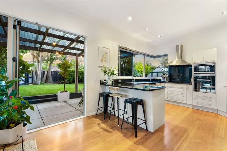 Photo of property in 1 Walton Street, Red Beach, 0932