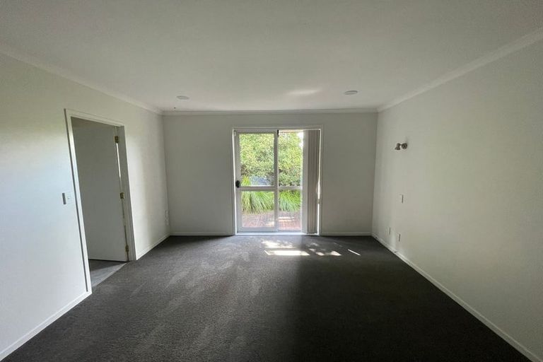 Photo of property in 595 Great South Road, Rosehill, Papakura, 2113