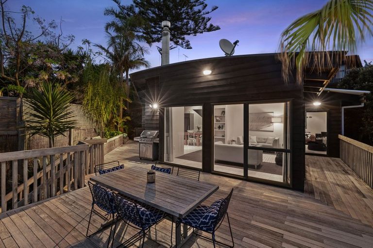 Photo of property in 4/9a Melandra Road, Stanmore Bay, Whangaparaoa, 0932