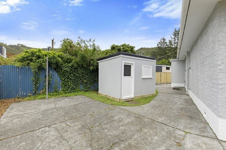 Photo of property in 27 Lees Grove, Wainuiomata, Lower Hutt, 5014