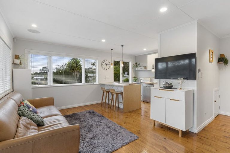 Photo of property in 24 Otanerua Road, Hatfields Beach, Orewa, 0931