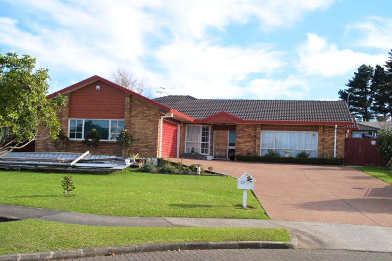 Photo of property in 22 Pajaro Place, Golflands, Auckland, 2013