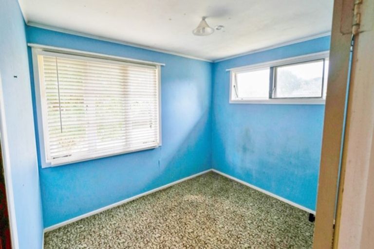 Photo of property in 26 Kirrie Avenue, Te Atatu South, Auckland, 0610