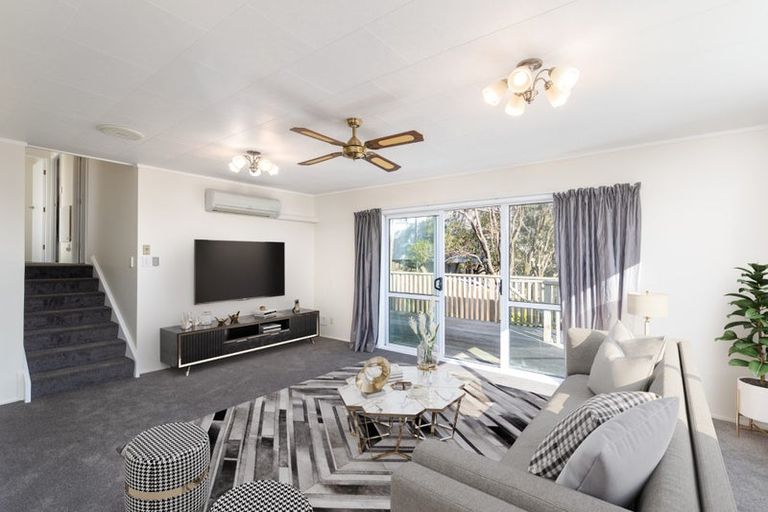 Photo of property in 74 Horokiwi Road West, Newlands, Wellington, 6037