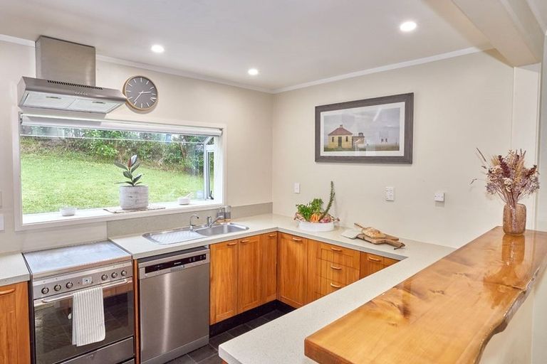 Photo of property in 27 Coroglen Avenue, Birkenhead, Auckland, 0626