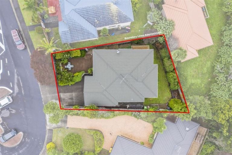 Photo of property in 16 Berkshire Terrace, Massey, Auckland, 0614