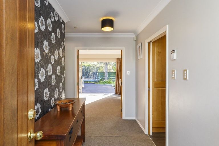 Photo of property in 38 Wikiriwhi Crescent, Awapuni, Palmerston North, 4412