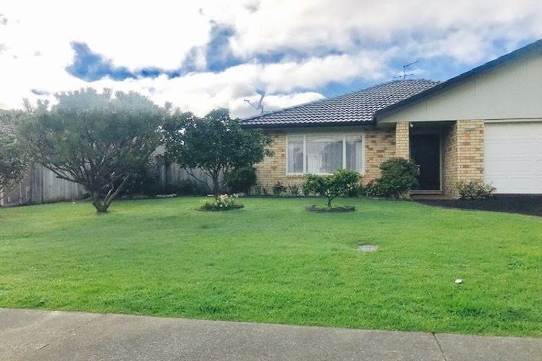 Photo of property in 15 Hillwell Drive, Henderson, Auckland, 0612