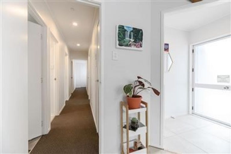 Photo of property in 48 Borich Road, Sunnyvale, Auckland, 0612