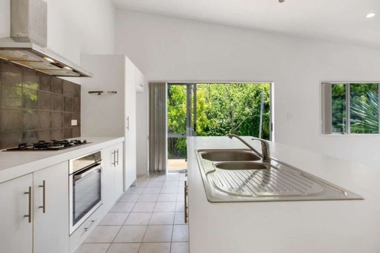 Photo of property in 23 Carento Way, Stanmore Bay, Whangaparaoa, 0932