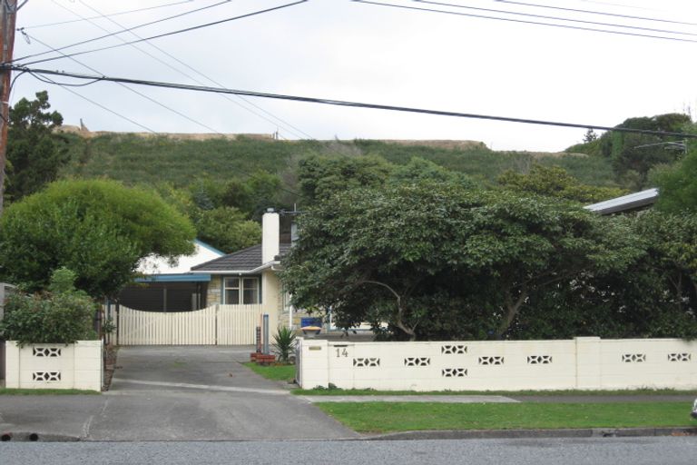 Photo of property in 14 Hawthorn Crescent, Stokes Valley, Lower Hutt, 5019