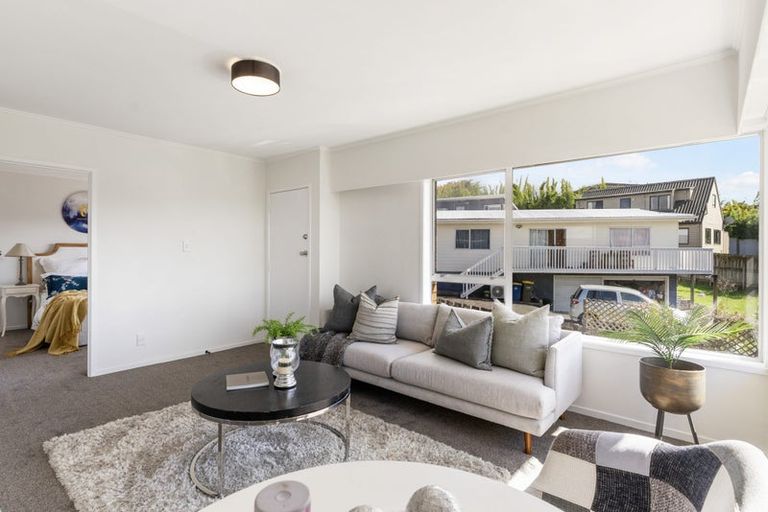 Photo of property in 4/178 Chivalry Road, Glenfield, Auckland, 0629