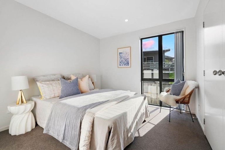 Photo of property in 60d Seymour Road, Sunnyvale, Auckland, 0612