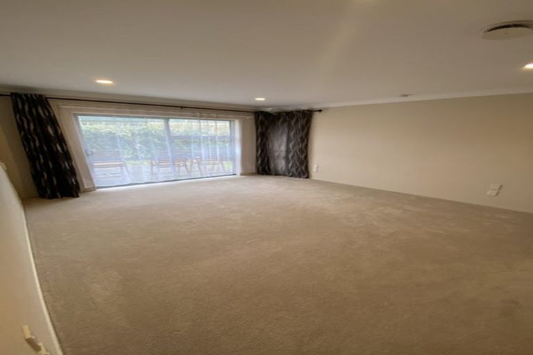 Photo of property in 10 Mullagh Place, East Tamaki Heights, Auckland, 2016