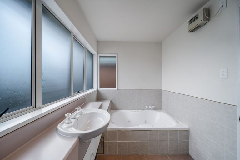 Photo of property in 48b Steadman Road, Broomfield, Christchurch, 8042