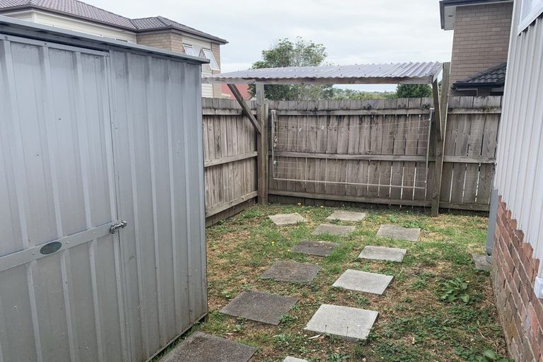 Photo of property in 4 Vanguard Road, Kelston, Auckland, 0602