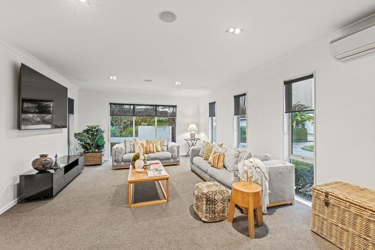 Photo of property in 43 Oakgrove Drive, Rangiora, 7400