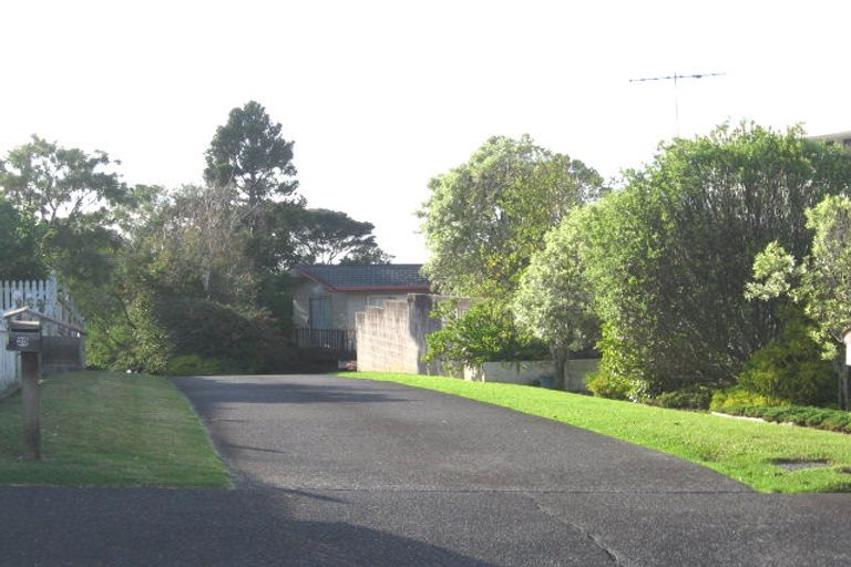 Photo of property in 25 Chatswood Grove, Chatswood, Auckland, 0626