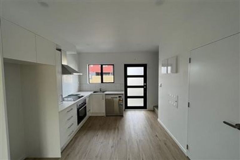 Photo of property in 3 Eileen Newey Place, Henderson, Auckland, 0612