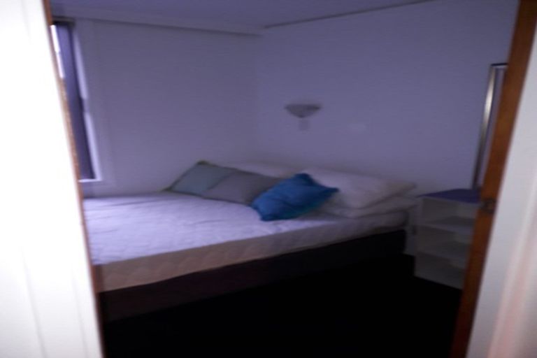 Photo of property in 2/2 Oriental Terrace, Mount Victoria, Wellington, 6011