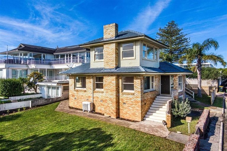 Photo of property in 85 Stanley Point Road, Stanley Point, Auckland, 0624