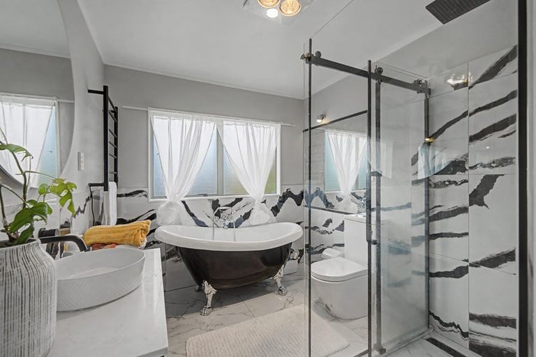 Photo of property in 2/24 Mcquarrie Avenue, Wattle Downs, Auckland, 2103