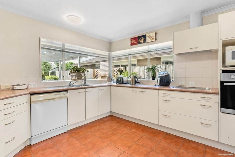 Photo of property in 75 Tington Avenue, Wattle Downs, Auckland, 2103