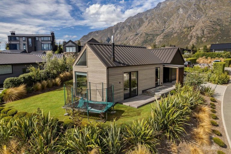 Photo of property in 13 Hackett Road, Jacks Point, Queenstown, 9371