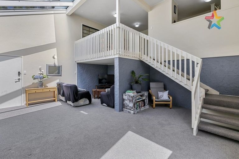 Photo of property in 27 Rakeiora Grove, Korokoro, Lower Hutt, 5012